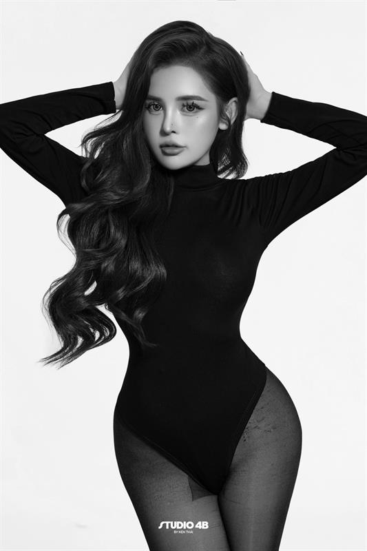 B&W