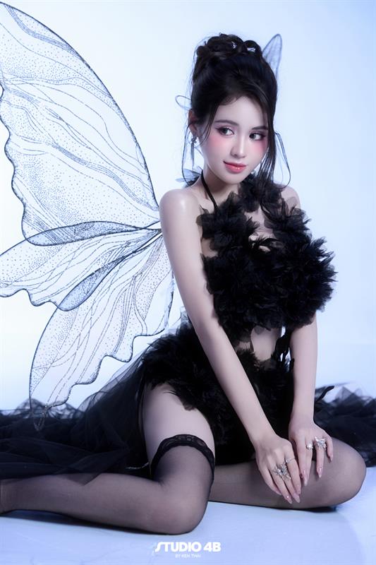 BLACK BUTTERFLY