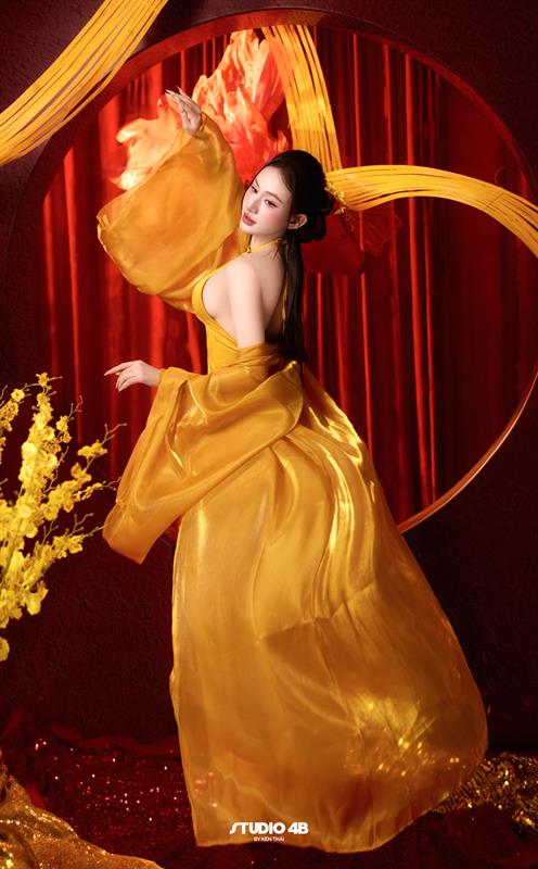 HOÀNG MAI