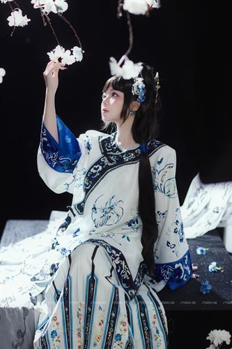 YUE YING12