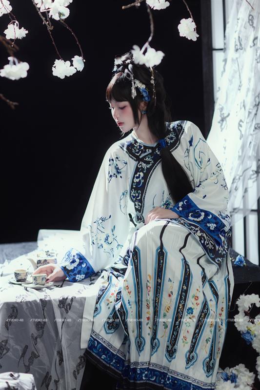 YUE YING